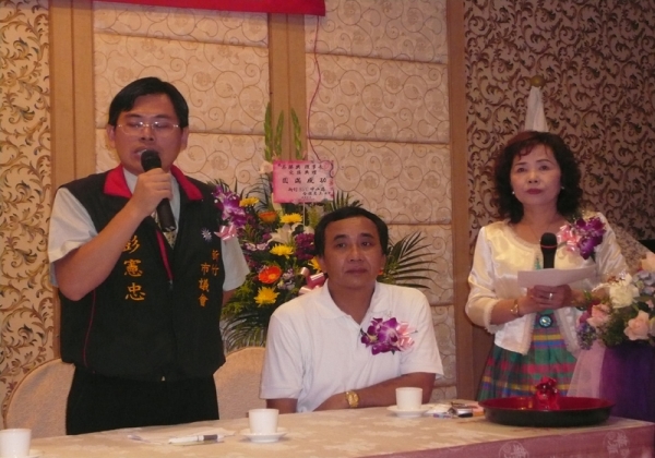 2006年米粉公會理事長交接議員到場恭賀