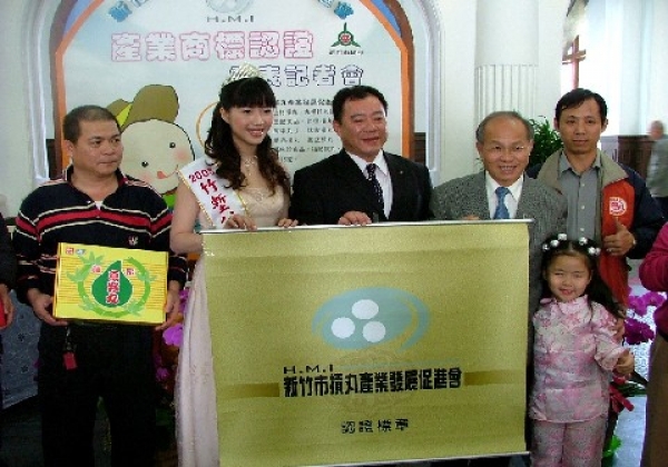 2006年摃丸標章上路，市長代言！