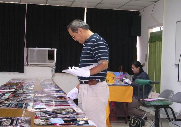 2005-10-09-攝影比賽公開評審 楊東龍理事長