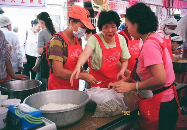 2005-10-08-米粉節盛況