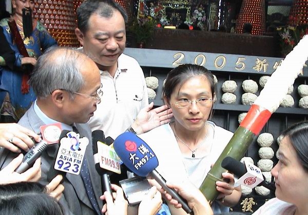2005-09-28-新竹都城隍廟，最大算盤、最大米粉毛筆記者會