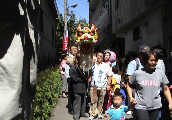 2005-09-24-米粉巨龍突破1萬5000公分